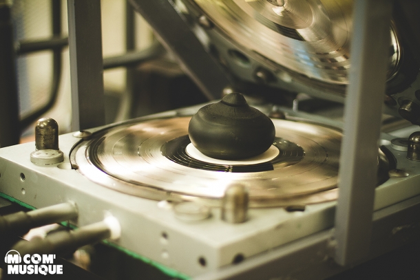 M Com’ Musique : « 300 vinyles par jour »