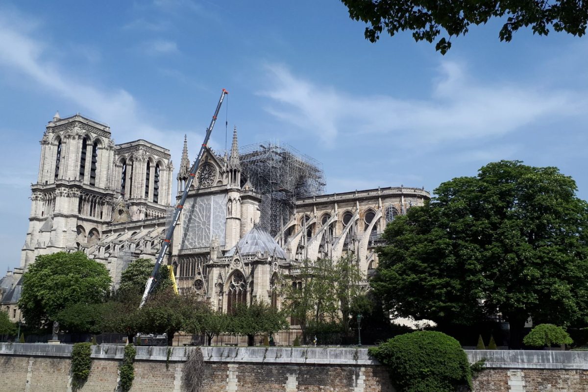 UN CALVAIRE POUR NOTRE DAME
