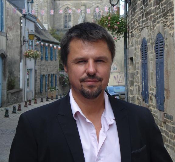 La destruction des menhirs de Carnac ? Une affaire d’état pour Yvon Ollivier