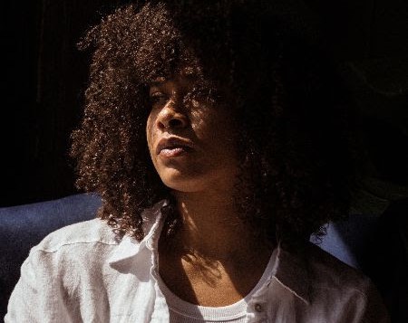Le titre de la semaine : Your girl de Emilia Sisco