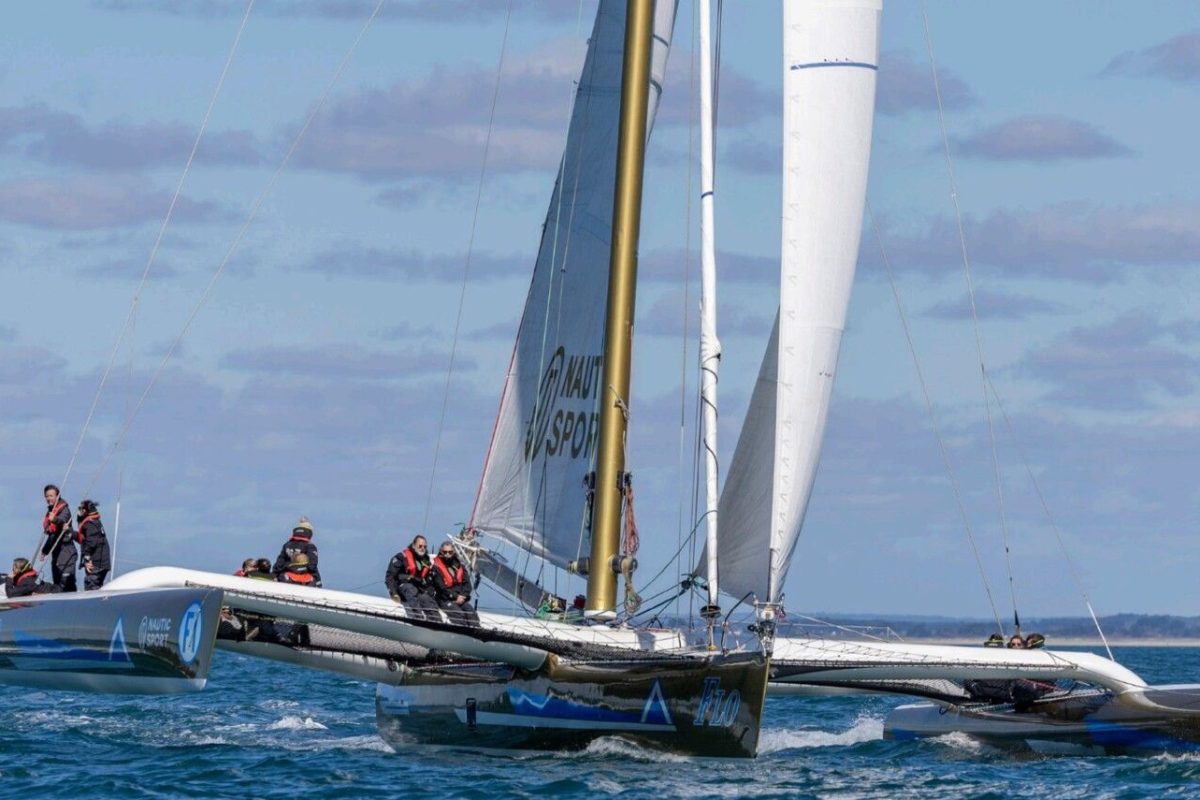 Le trimaran de Florence Arthaud s’installe à Carnac
