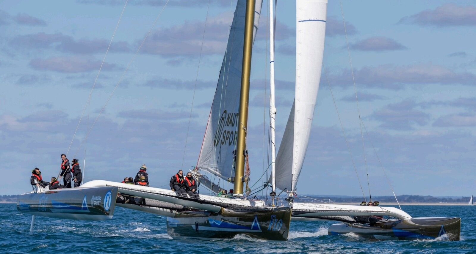 Le trimaran de Florence Arthaud s’installe à Carnac