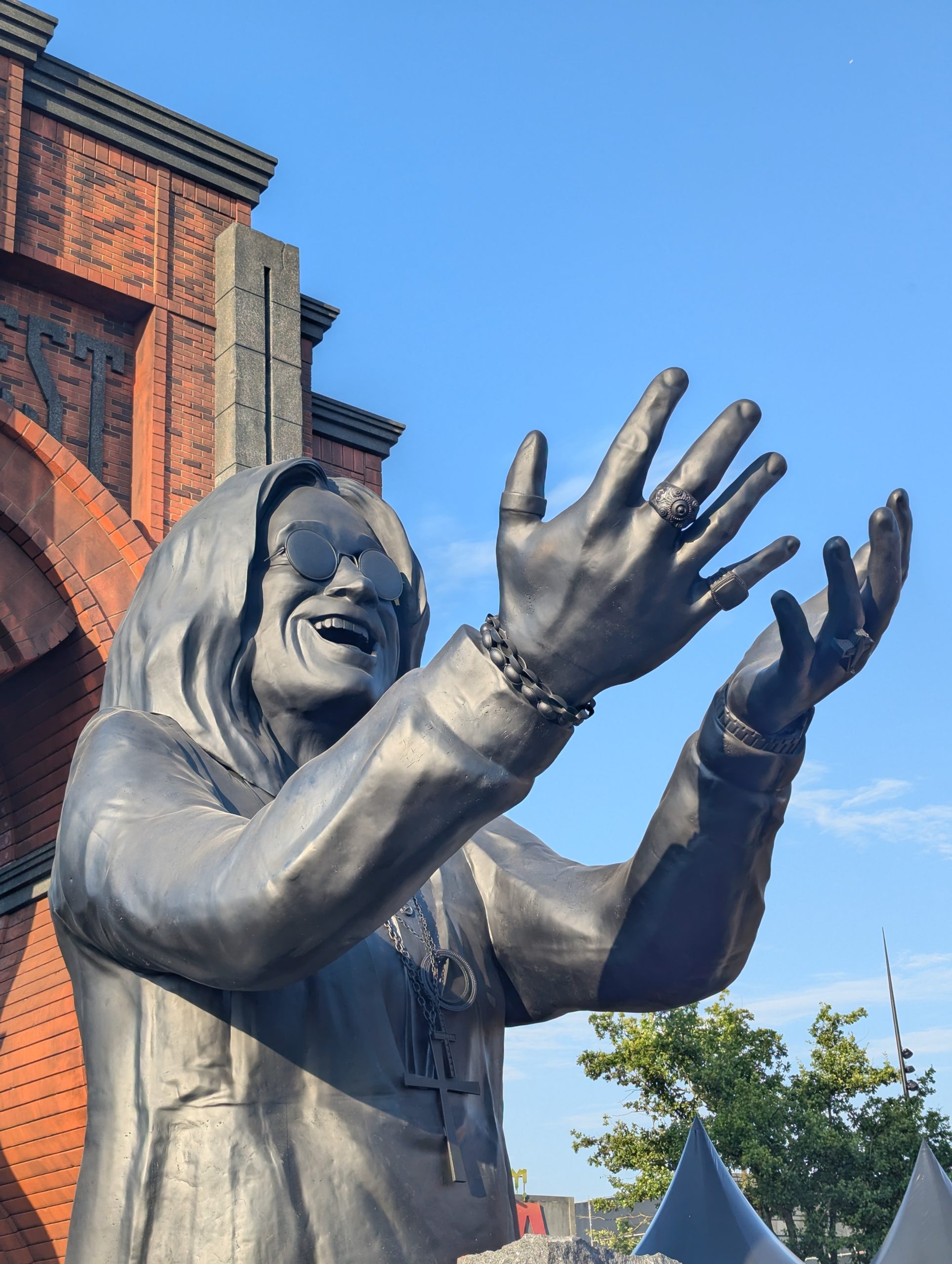 Hellfest 2026 – Jour 1 : Canicule, légendes et un gamin sauvé par le métal